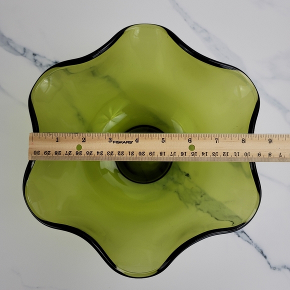 Vtg Avocado Green Tulip Rim Glass Bowl - Picture 2 of 15